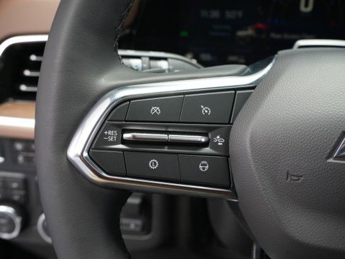 Used 2025 Chevrolet Tahoe High Country image 43