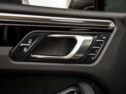 Certified 2023 Porsche Macan Turbo image 25