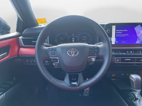 Used 2025 Toyota Camry XSE FWD image 10