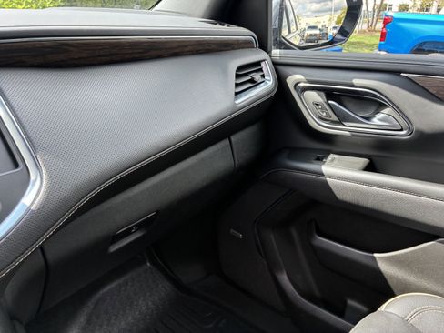 Used 2022 Chevrolet Suburban Premier RWD image 36