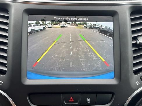 Used 2022 Jeep Cherokee Latitude w/ Trailer Tow Group AWD/4WD image 21