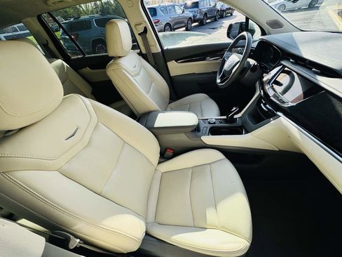 Used 2022 Cadillac XT6 Premium Luxury w/ Technology Package image 11