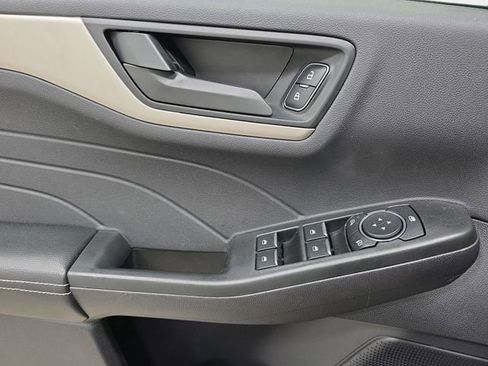 Used 2022 Ford Escape SE w/ Cold Weather Package image 28