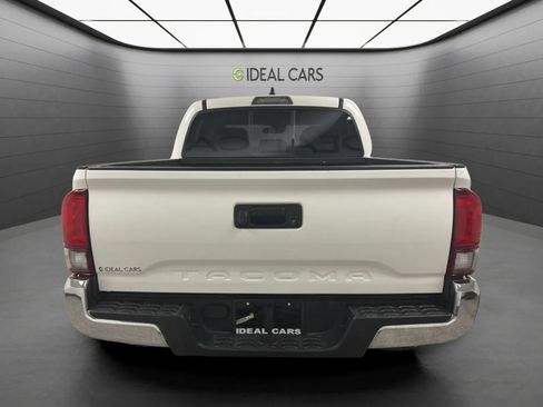 Used 2020 Toyota Tacoma SR5 RWD image 4
