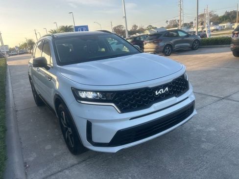 Used 2023 Kia Sorento S w/ Panoramic Sunroof Package image 3