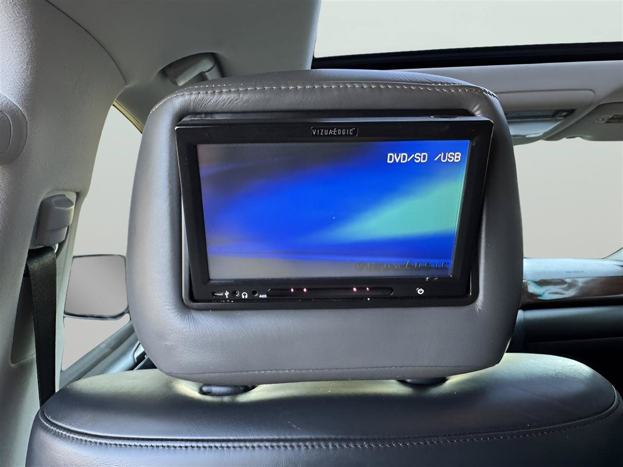 Used 2011 Lexus LX 570 4WD w/ Luxury Pkg image 18