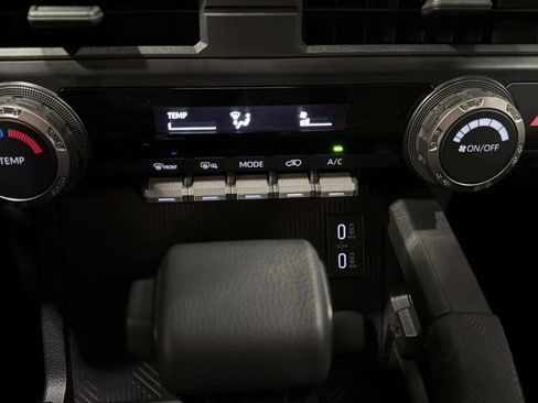 Used 2025 Toyota 4Runner SR5 AWD/4WD image 29