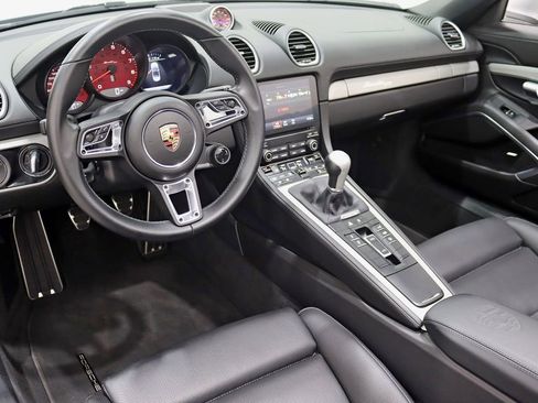 Used 2022 Porsche 718 Boxster RWD image 17