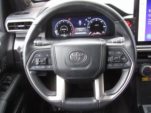 Certified 2025 Toyota 4Runner TRD Off-Road Premium image 25