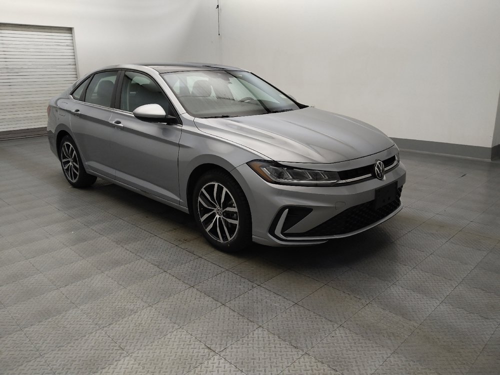 Used 2025 Volkswagen Jetta SE FWD image 13