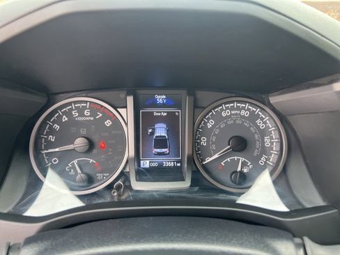 Used 2022 Toyota Tacoma TRD Off-Road image 11