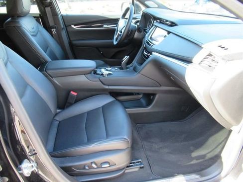 Certified 2025 Cadillac XT5 Premium Luxury image 11