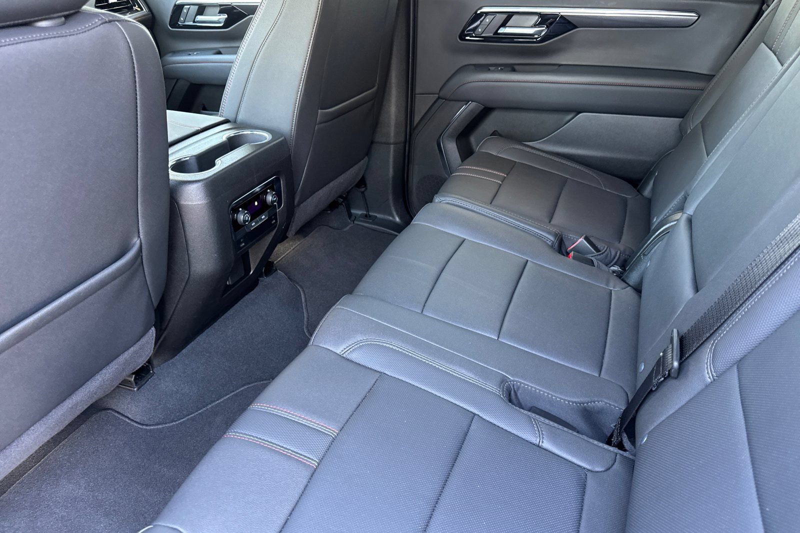 Certified 2026 Chevrolet Suburban RST RWD image 13