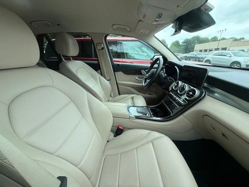 Used 2022 Mercedes-Benz GLC 300 4MATIC image 17