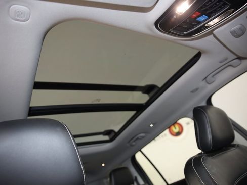 Used 2022 Jeep Grand Cherokee L Limited image 11