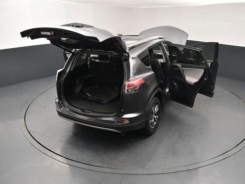 Used 2018 Toyota RAV4 XLE AWD/4WD image 29