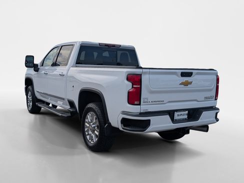 Used 2025 Chevrolet Silverado 2500 High Country w/ High Country Premium Package AWD/4WD image 4
