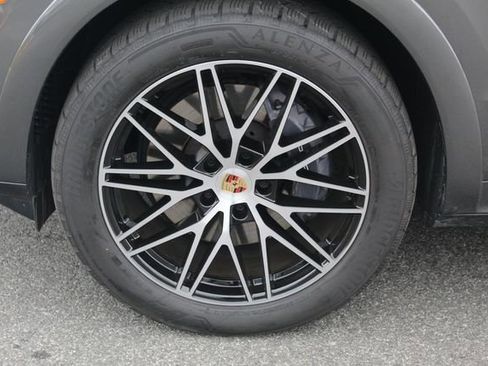 Certified 2025 Porsche Cayenne image 15