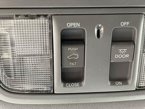 Used 2019 Honda CR-V Touring image 26