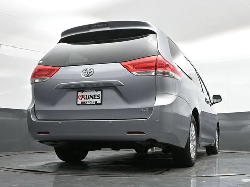 Used 2014 Toyota Sienna XLE FWD image 31