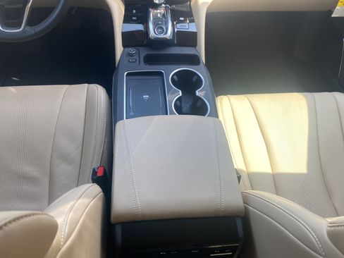 Used 2025 Acura MDX SH-AWD w/ Technology Package image 17