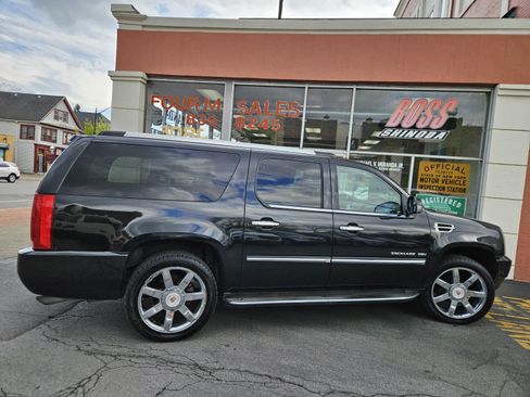 Used 2013 Cadillac Escalade ESV Luxury AWD/4WD image 5
