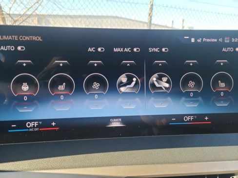 Used 2023 BMW iX xDrive50 image 32