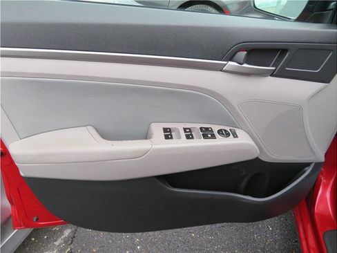 Used 2018 Hyundai Elantra SEL image 12
