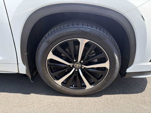 Used 2022 Toyota Highlander XSE FWD image 16