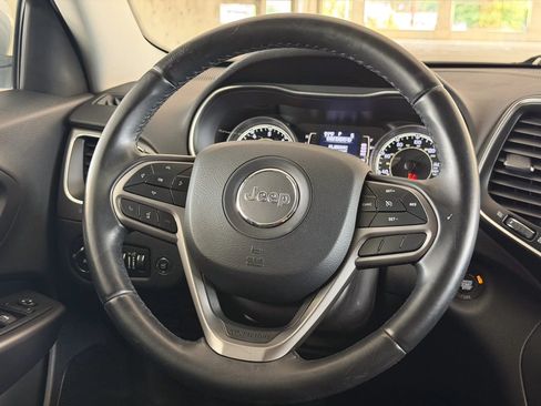 Used 2019 Jeep Cherokee Latitude Plus w/ Comfort/Convenience Group AWD/4WD image 31
