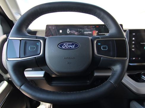 Used 2025 Ford Expedition Active image 22