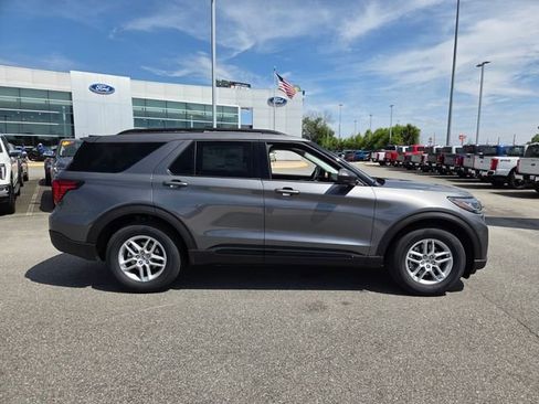 New 2026 Ford Explorer Active RWD image 11