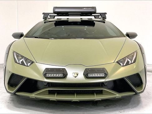 Used 2024 Lamborghini Huracan Sterrato image 2