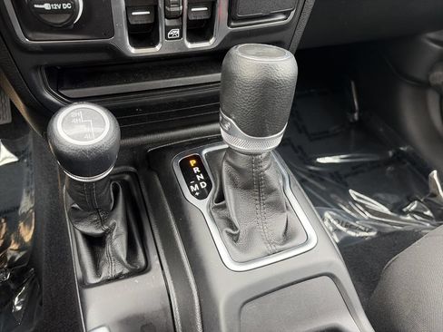 Used 2023 Jeep Wrangler Unlimited Sport AWD/4WD image 26