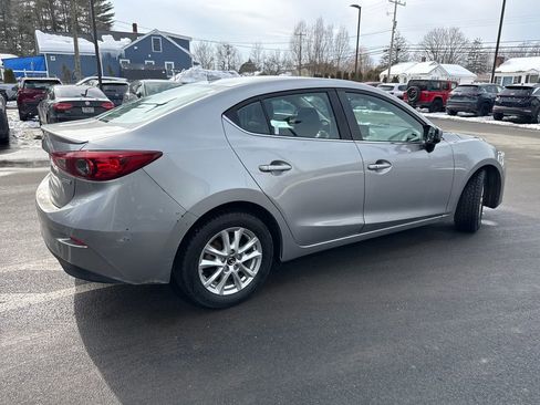 Used 2016 MAZDA MAZDA3 i Touring w/ Popular Equipment Package image 5