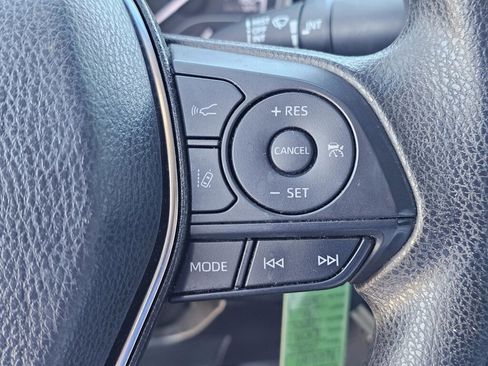 Used 2020 Toyota Camry LE image 22