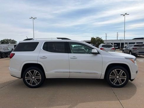 Used 2017 GMC Acadia Denali w/ Technology Package FWD image 2