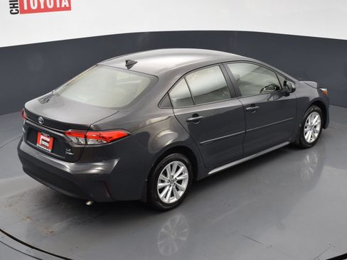 Used 2025 Toyota Corolla LE w/ LE Premium Package FWD image 20