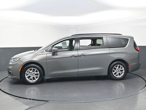 Used 2022 Chrysler Pacifica Touring-L FWD image 13