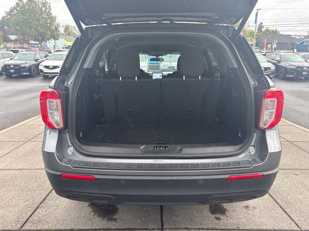 Used 2023 Ford Explorer XLT AWD/4WD image 31