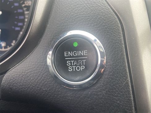 Used 2017 Ford Fusion SE image 16