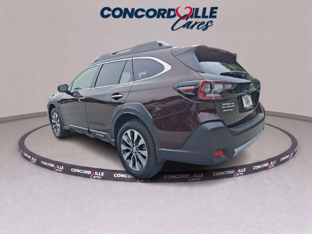 Used 2025 Subaru Outback Touring AWD/4WD image 5
