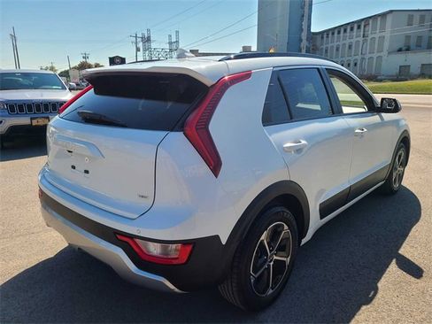 Used 2023 Kia Niro EX image 7