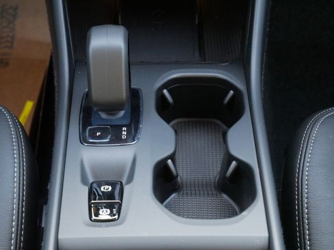 New 2026 Volvo XC40 B5 Core w/ Climate Package image 9