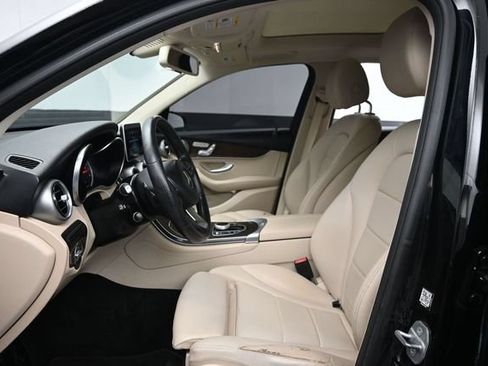 Used 2019 Mercedes-Benz GLC 300 4MATIC w/ Premium Package image 6