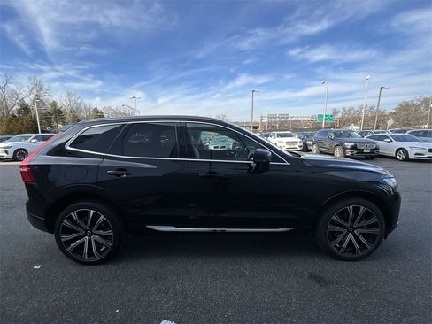 Certified 2023 Volvo XC60 B6 Ultimate w/ Climate Package image 9