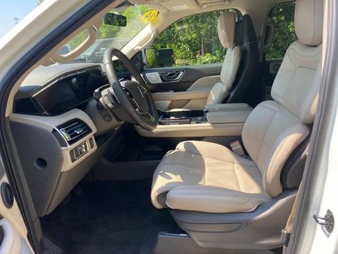 Used 2024 Lincoln Navigator Reserve AWD/4WD image 11