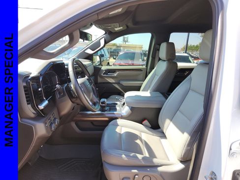 Used 2024 Chevrolet Silverado 1500 LT Trail Boss w/ Convenience Package II AWD/4WD image 16