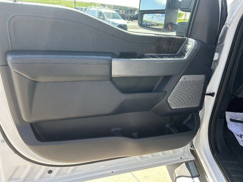 Used 2024 Ford F250 Lariat w/ FX4 Off-Road Package AWD/4WD image 10