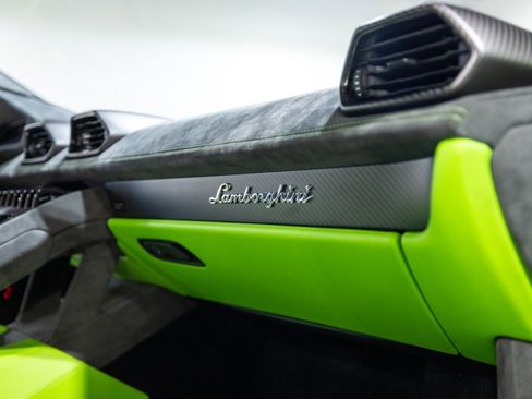 Used 2024 Lamborghini Huracan Tecnica image 38